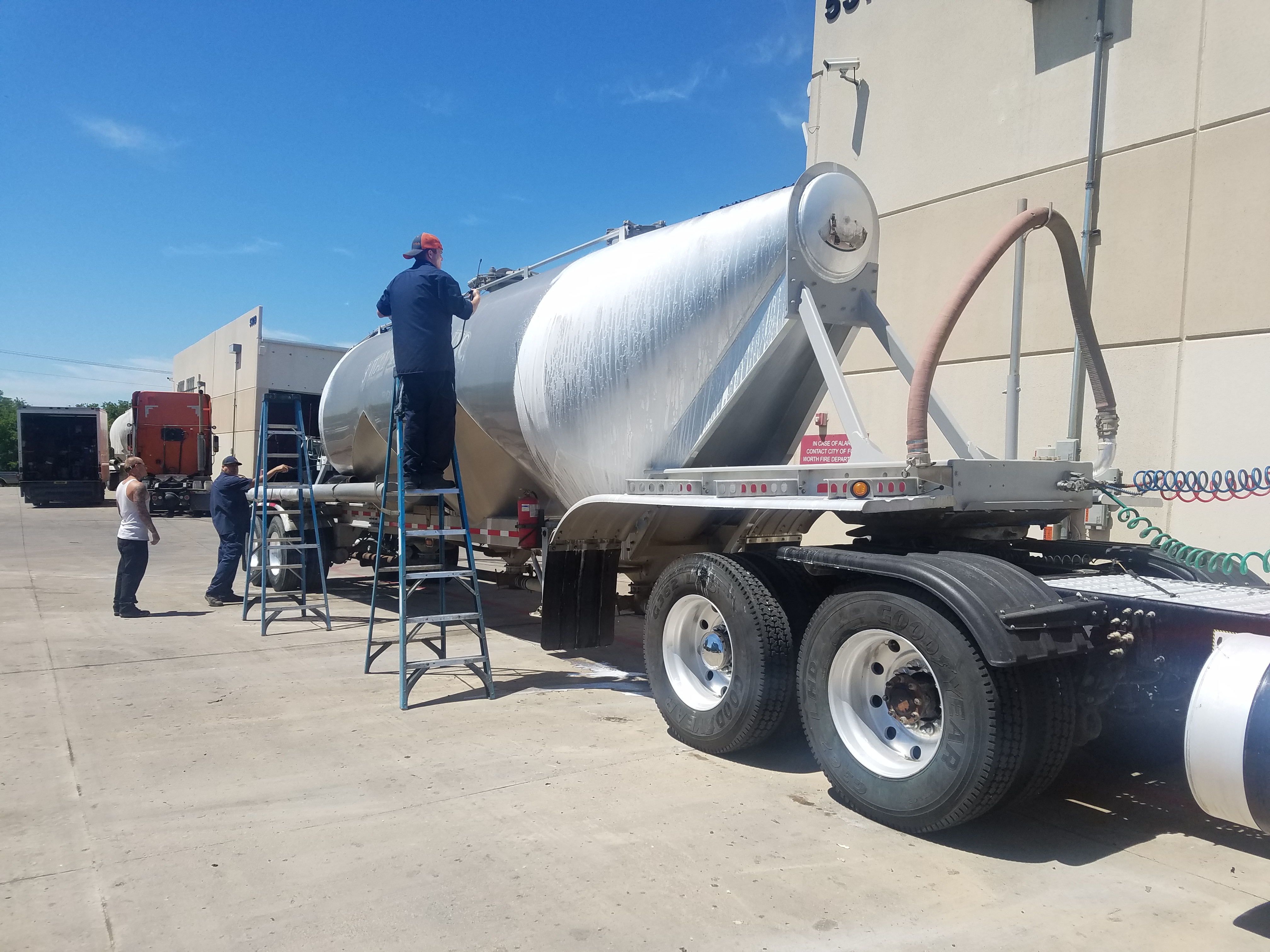 How to Buff & Polish Commercial Truck Aluminum Wheels